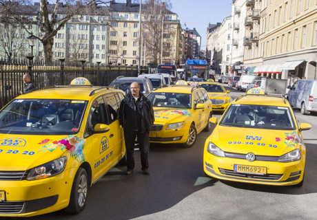 Taxichaufförer protestera mot dåliga villkor.