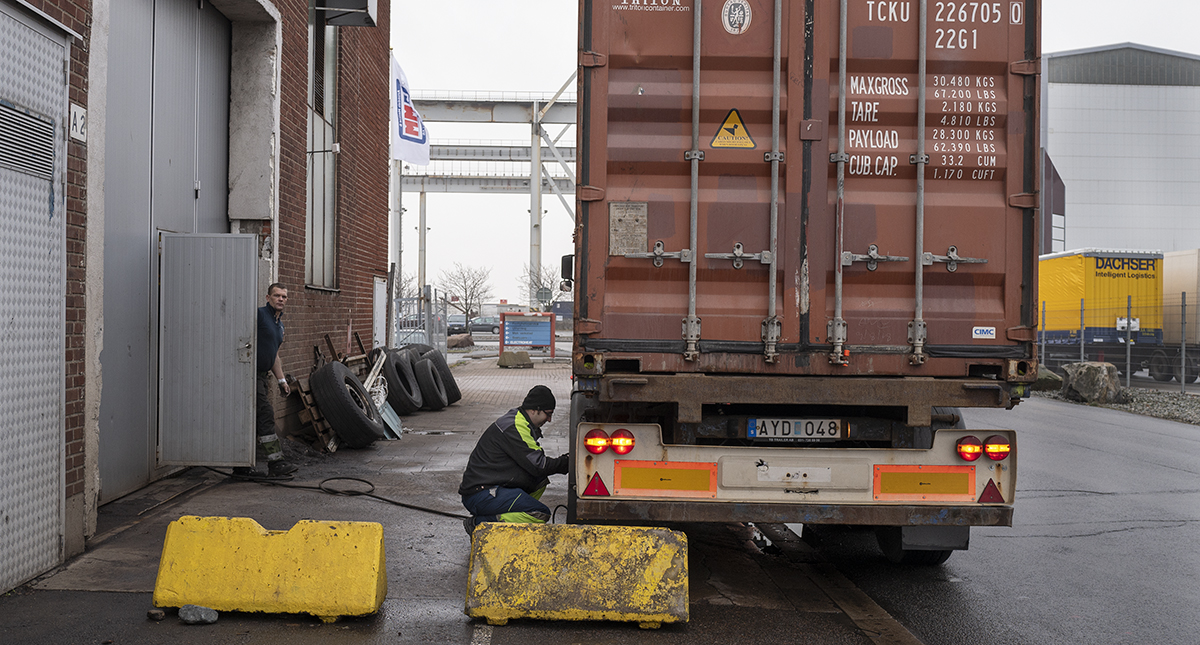 Utanför Din Transportpartner Nordens verkstad i Göteborgs hamn.