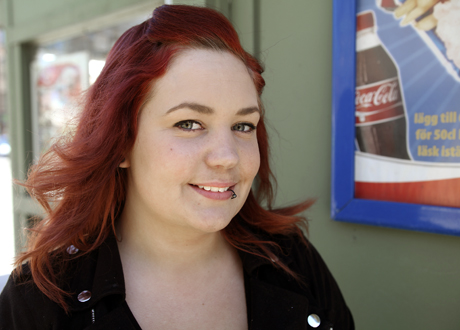 Alexandra från Jönköping jobbar hårt med förberedelserna inför årets Ungdomsforum. Men hennes engagemang i raggarklubben Road Tramps kräver minst lika mycket tid och energi.