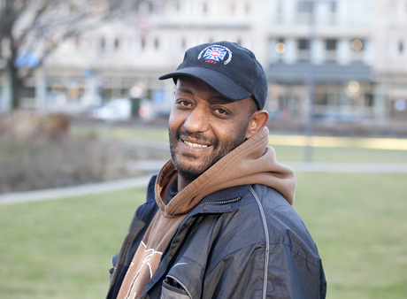 ”Jag är etiopier, jag tycker om att skratta”, säger Allonias Sebhatu. Han är en allvarlig tänkare, men har också nära till ett stort leende.