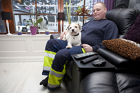 Hunden Frasse är Conny Anderssons trogna följeslagare, hemma och på jobbet. Och sannolikt får han höra både den ena och den andra åsikten när Conny tycker till.