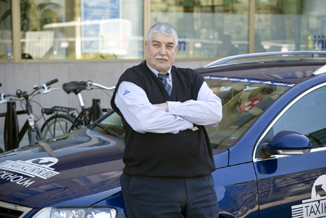 Farouk Abdulla har alltid skrivit och han ler lite hemlighetsfullt när Transportarbetaren frågar vad han har på gång härnäst. ”Det är lite känsligt, men jag kan säga att det handlar om politik”.