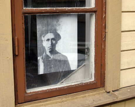 Joe Hill levde i USA i tretton år och skrev under denna tid omkring 200 sånger. I sina memoarer berättar Bob Dylan att det var Joe Hills musik som fick honom själv att börja skriva låtar.