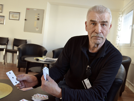 Kenth Magnusson, transportare sedan 43 år, värjer sig mot att bli kallad ”Gotlands canasta-kung”. Men med en lång rad mästerskapstitlar i bagaget får han kanske vänja sig vid benämningen.