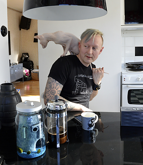 Jan Spanedal beskriver sin musik som ”äkta industri – en blandning mellan konst och musik”.