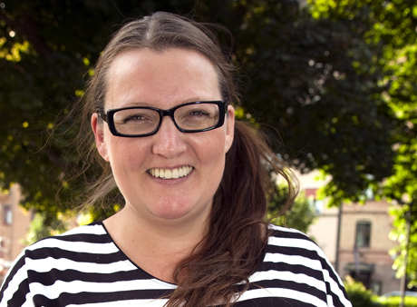 Therése ”Tuss” Hedman väntar sitt första barn och är förvånad över att vilt främmande människor nu tar sig rätten att kommentera hennes figur. Beskyllningar om att vara blatte-lover och feministkärring tar hon däremot som en komplimang.