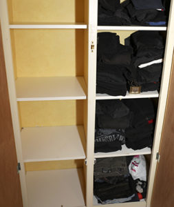 Tomma hyllor, hälften kvar