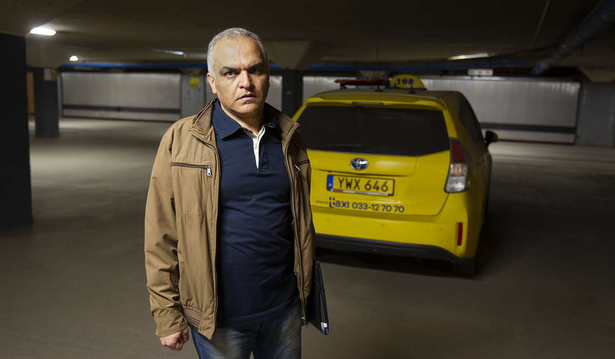Genom företaget Tochal taxi i Borås fick iraniern Davood Barmaki arbetstillstånd i Sverige. ”Jag blev utnyttjad och lurad på lön”, säger Barmaki som till slut kontaktade Transport för att få hjälp.