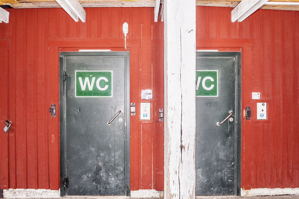 Stängda toaletter hos kunder de levererar gods till är ett pandemiproblem för lastbilschaufförer. ”Det känns som om vi kom med pesten”, tycker en av dem. Foto: Adam Wrafter / SvD / TT