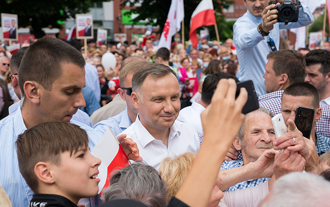 Nationalkonservative Andrzej Duda vann en knapp seger över liberale Rafal Trzaskowski i Polens presidentval den 12 juli. Duda fick 51,2 procent av rösterna. Foto: Marek Szandurski / Shutterstock