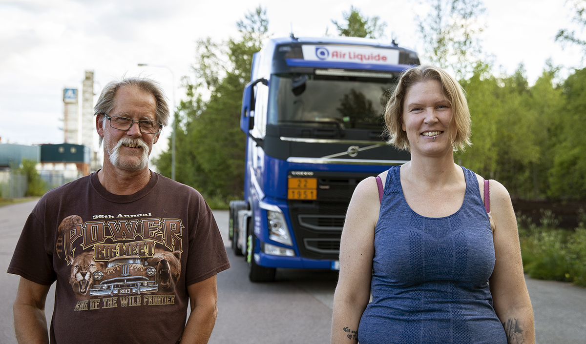 Kid Lindberg och Helena Wahlberg satsar på facket på Samat Nordic. Båda kör tankbil.