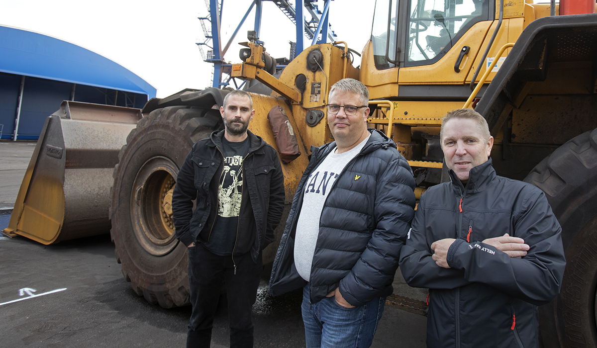 Roger Dahlström, Anders Berglund och Jyrki Saarinen sitter alla i styrelsen för Transports fackklubb i Oxelösunds hamn. De berättar att företaget efter olyckan vidtaget en rad åtgärder för att göra arbetsmiljön säkrare.