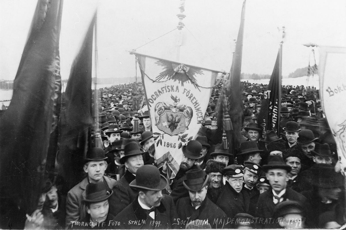 Demonstration i Stockholm år 1899. (Fotograf okänd, lån av Arbetarrörelsens arkiv och bibliotek.)