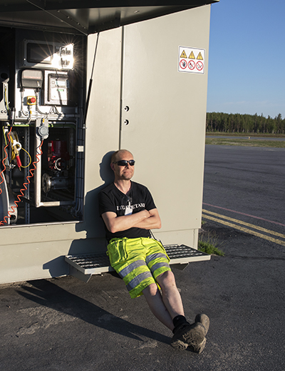 "South Lapland Airport är Sveriges bästa flygplats, nej världens!" säger Mikael Carlsson. Foto: Justina Öster