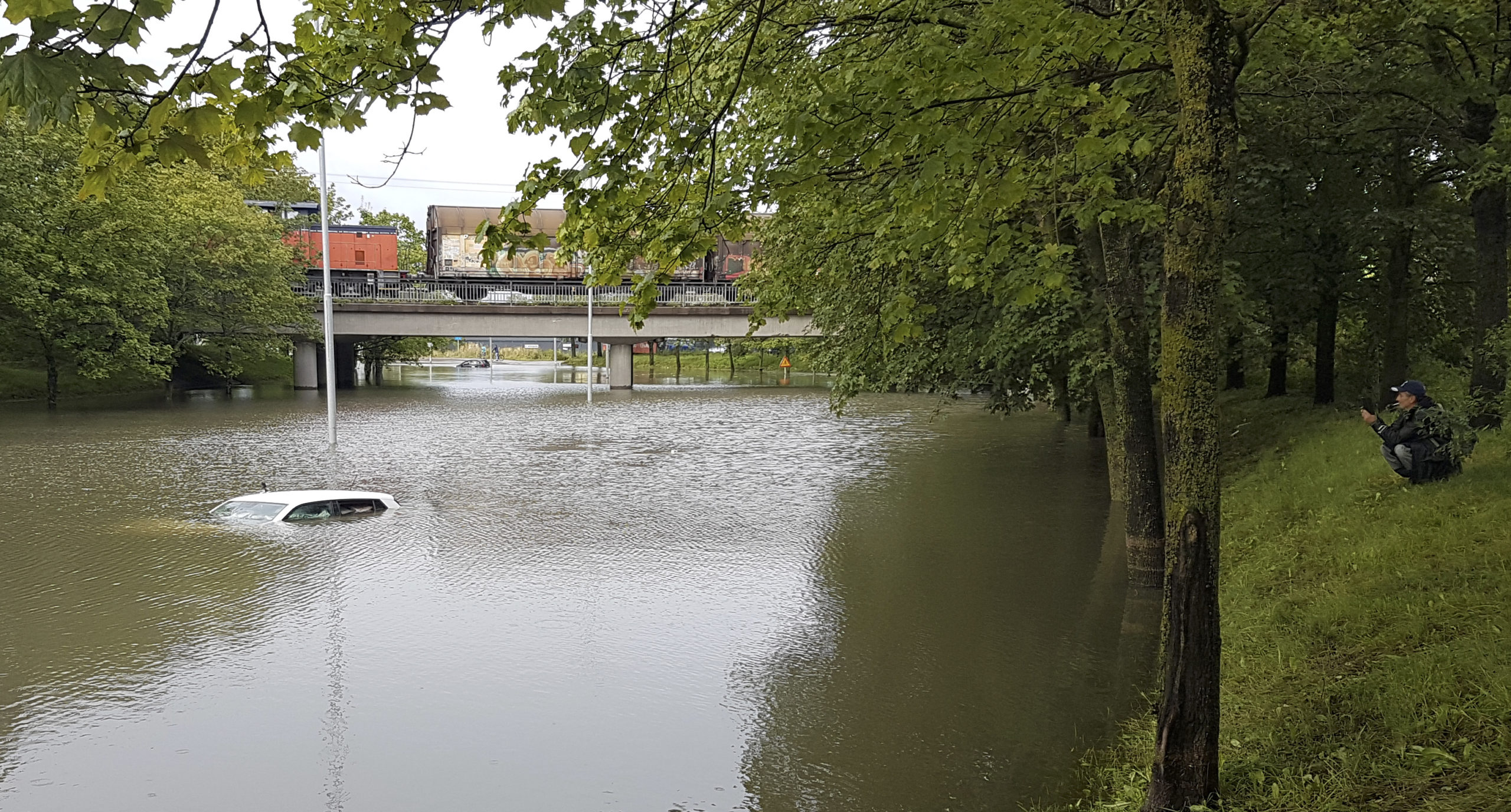 I stort sett alla viadukter i Gävle kommun är drabbade av översvämningar. Här i närheten av DHL vid Strömsbrovägen i centrala staden. Foto: Mattias Gustafsson