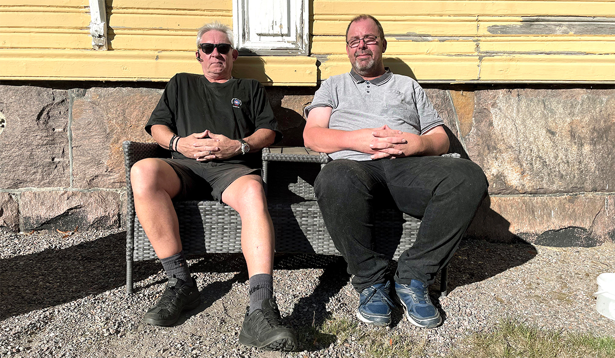 Två sophämtare i Säffle med många års erfarenhet av yrket fick inte behålla sina jobb när kommunen tog över sophämtningen från en entreprenör.