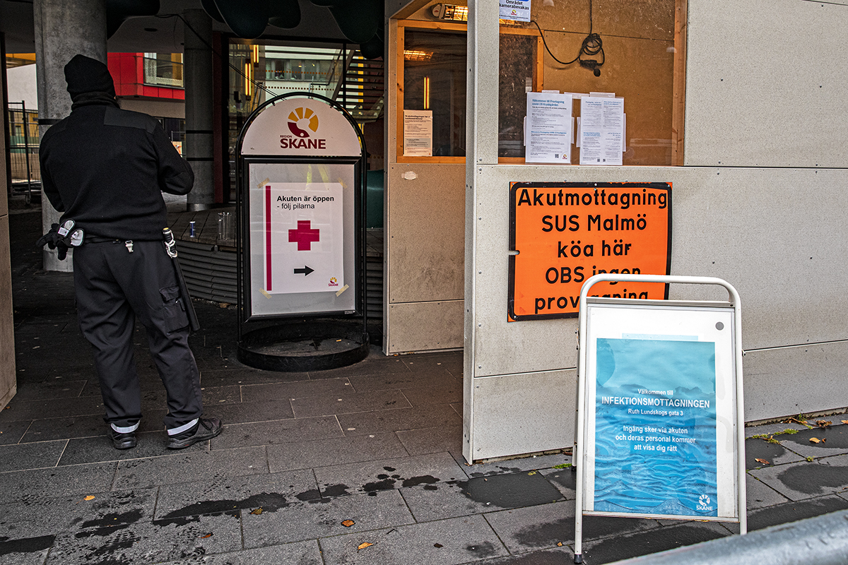 Ordningsvakterna vid Skåne universitetssjukhus akutmottagning byts efter årsskiftet ut mot väktare, med mindre befogenhet att ingripa och avvisa stökiga personer. Foto: Justina Öster