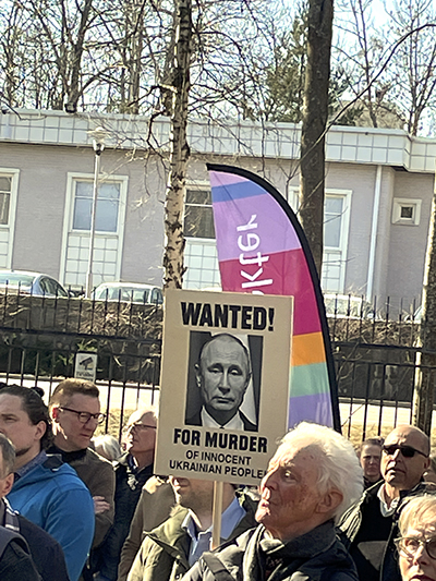 Skylt med Putins bild och texten: "Wanted! For murder". Foto: Kristina Sjöberg