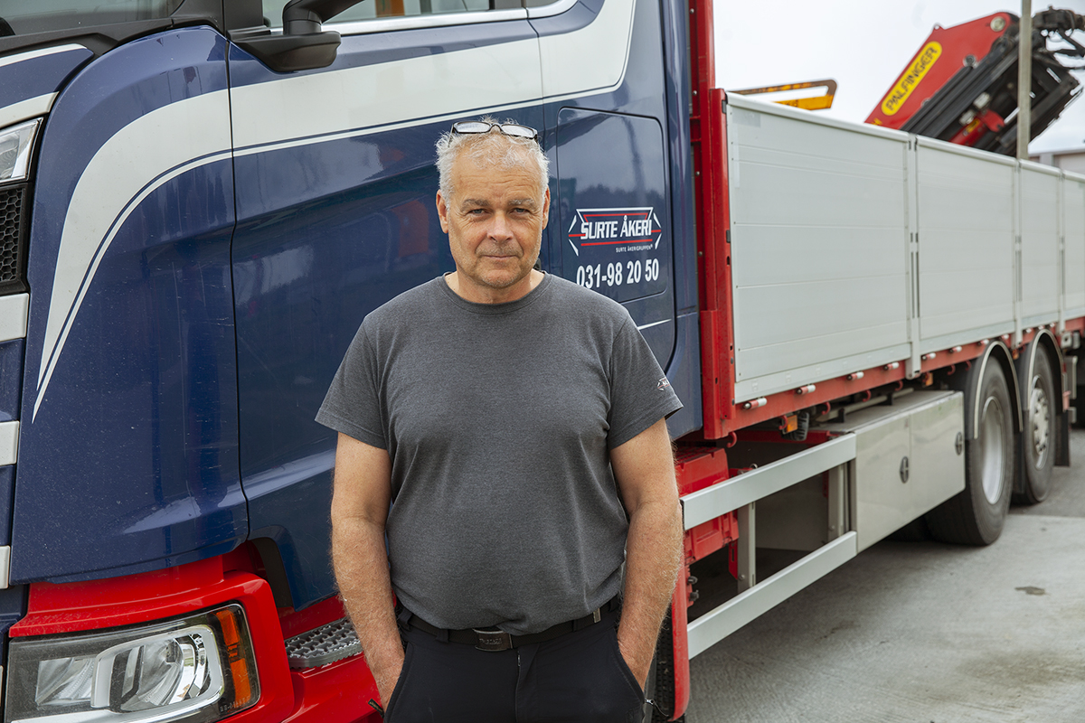 Chauffören Peter Fredriksson ser vissa fördelar men mest nackdelar med att tillåta 34,5 meter långa lastbilar. Foto: Lilly Hallberg
