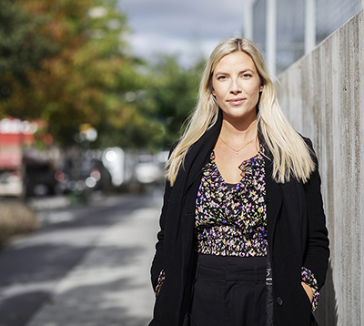 Elin Engström tycker att det är tråkigt att behöva prata om sexism inom transportbranschen för det är en bransch hon verkligen älskar. ”Men jag kan inte sticka under stol med att det finns.” Foto: Pernilla Ahlsén