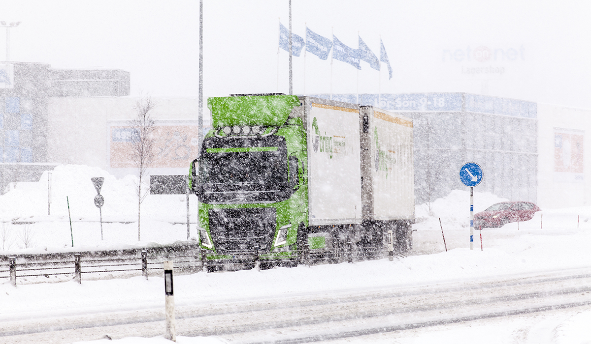 Lastbil på vinterväg, Umeå
