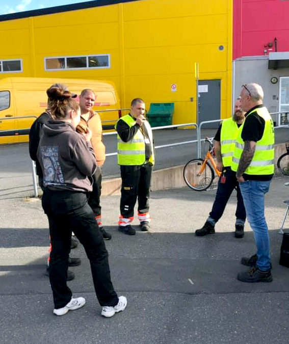 Chaufförssnack på DHL i Jönköping. Foto: Anna Axelsson