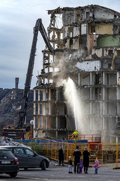 Byggnaderna i centrala Kiruna har fått egna namn i folkmun. Här ”Mullbänken” i november 2023. Foto: Lars Sjölund