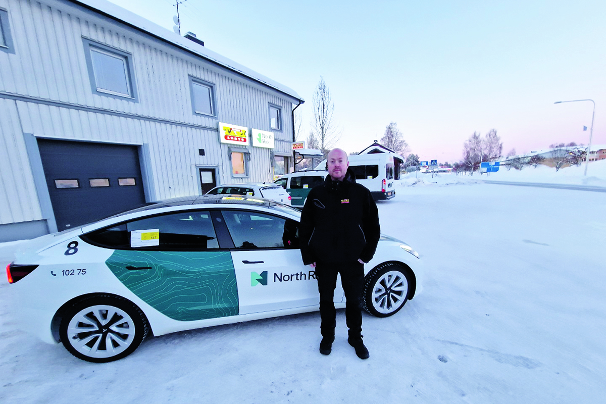 Jonas Seger kör färdtjänst, sjukresor och skolbuss i Älvsbyn, Arvidsjaur, Arjeplog och Överkalix. Foto: Privat