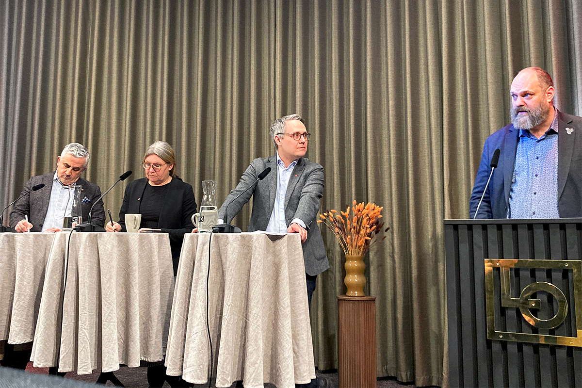 I panelen: Socialdemokratiska politikerna Kadir Kasirga, Gunilla Svantorp och Johan Danielsson samt Transports Jimmy Ovesson.