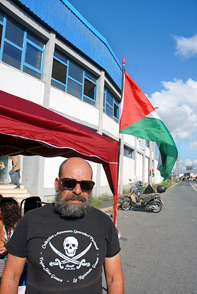 Enligt Massimo Mazza från det oberoende förbundet USB har hamnarbetare i Italien redan stoppat varor till den israeliska militären från att lastas av fartyg. Foto: Kristina Wallin