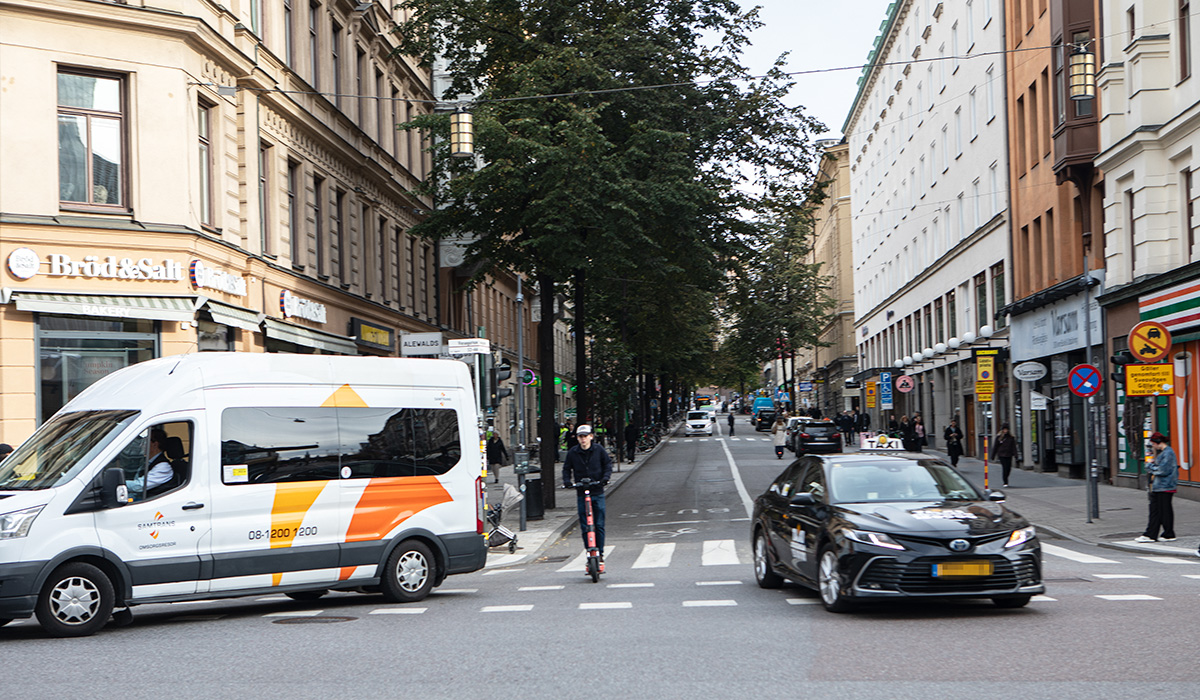 Färdtjänst och vanlig taxi kör åt olika håll. Foto: Lilly Hallberg