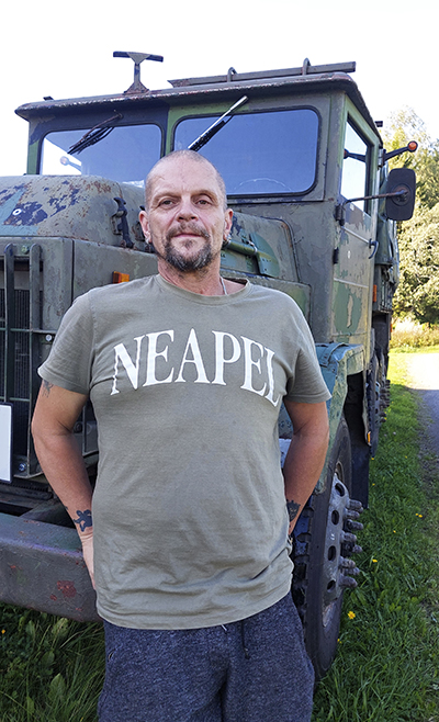 Militärlastbilen, den klart största grejen i samlingen, köpte Thomas Lindström för