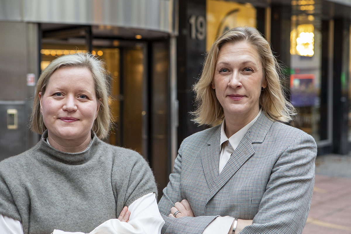 Hanna Alsén, chef för arbetsrättsfrågor på Transportföretagen, och Linda Räfsbäck, förhandlingschef på Biltrafikens Arbetsgivareförbund. Foto: John Antonsson