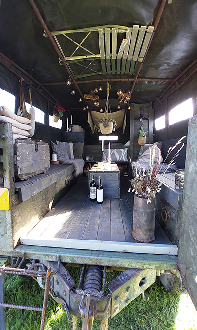 Militärtransport redo för helgutflykt. En inte helt splitterny Volvo LBTG 934, årsmodell 1957, med torrt krut kvar under huven. Foto: Bertil Janson