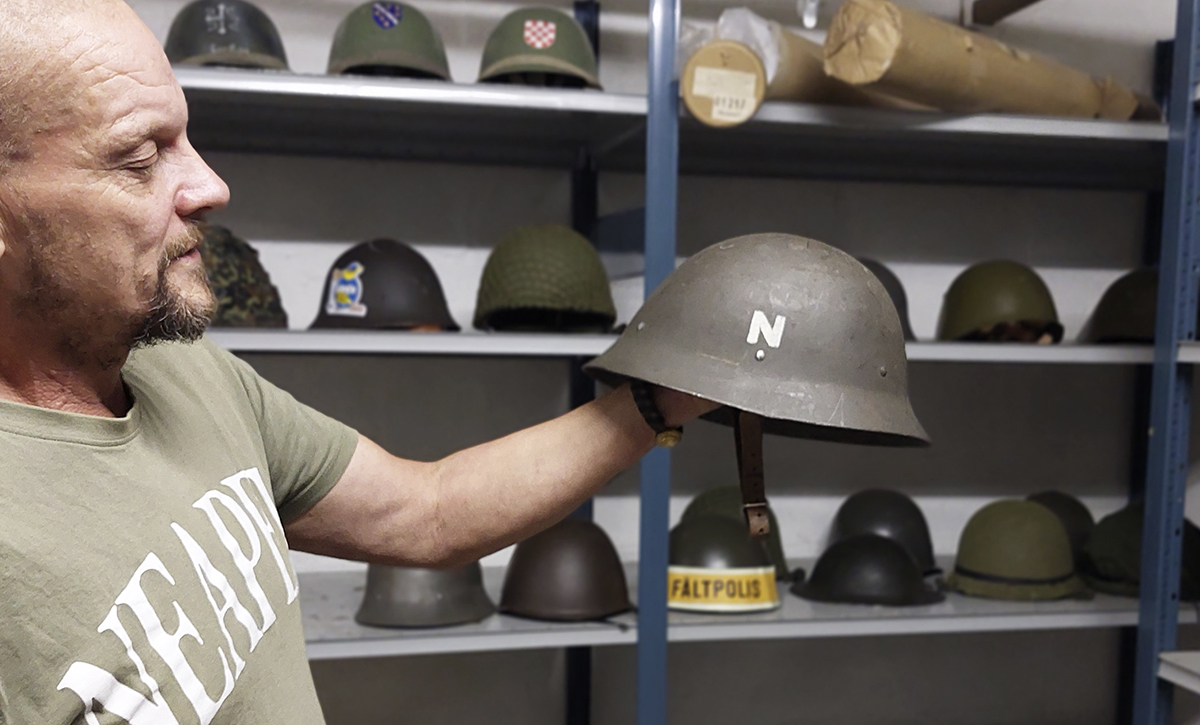 En av favorithjälmarna i samlingen är norsk, från tiden för tyskarnas ockupation. Foto: Bertil Janson