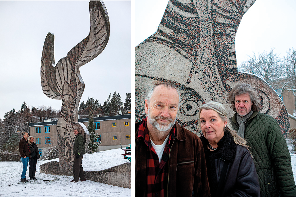 Ola Liljedahl, Lena Nyblad Liljedahl och Ulf Berglund nedanför Picassos monumentala mås i studentområdet Kungshamra, Solna. Foto: Lilly Hallberg