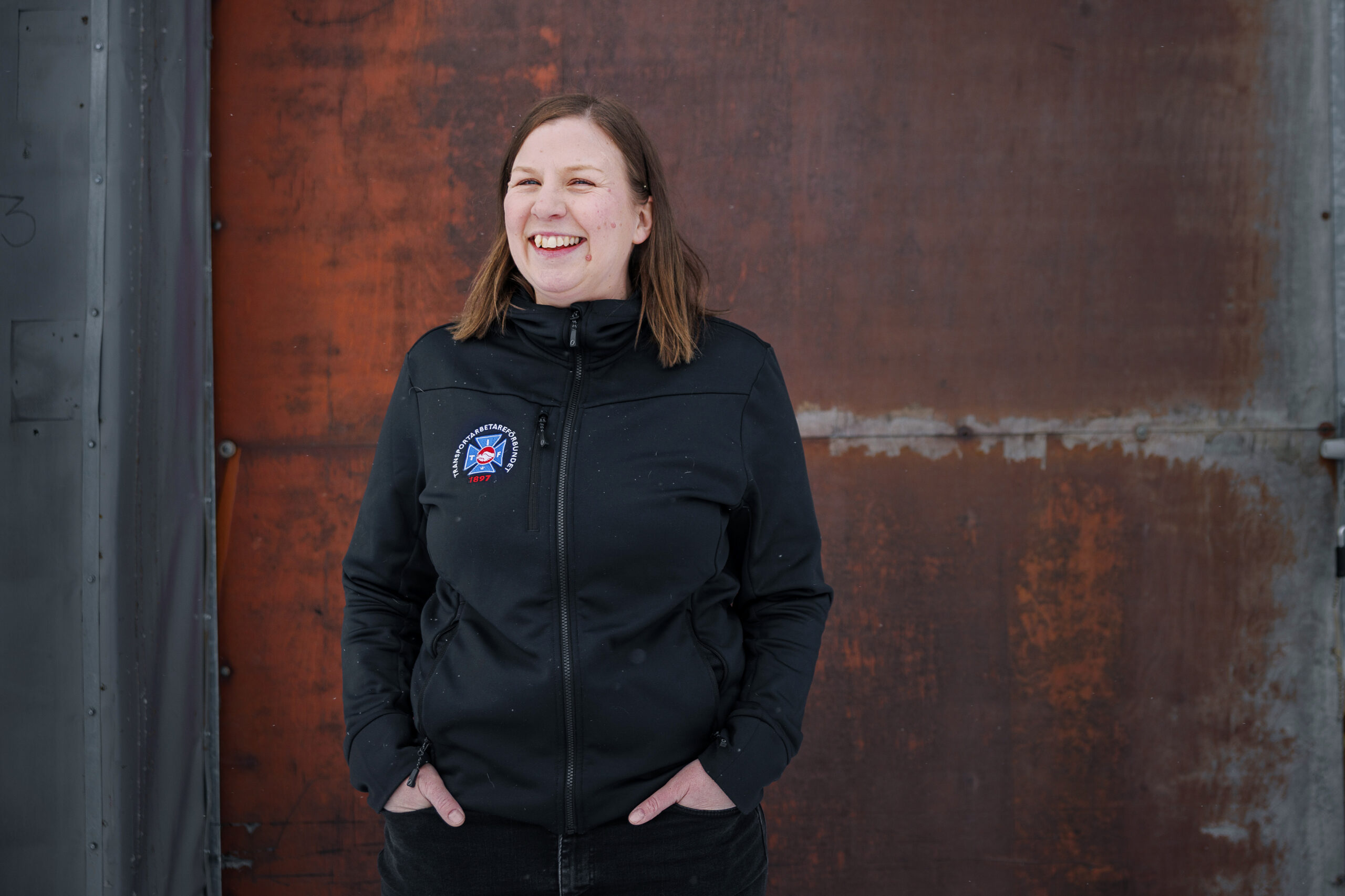 Sofie Rask tillbringar hundratals mil bakom ratten varje vecka. ”Jag var lite optimistisk i början och tänkte att jag kunde göra tio besök på en dag. Men det går inte om Foto: Emma-Sofia Olsson