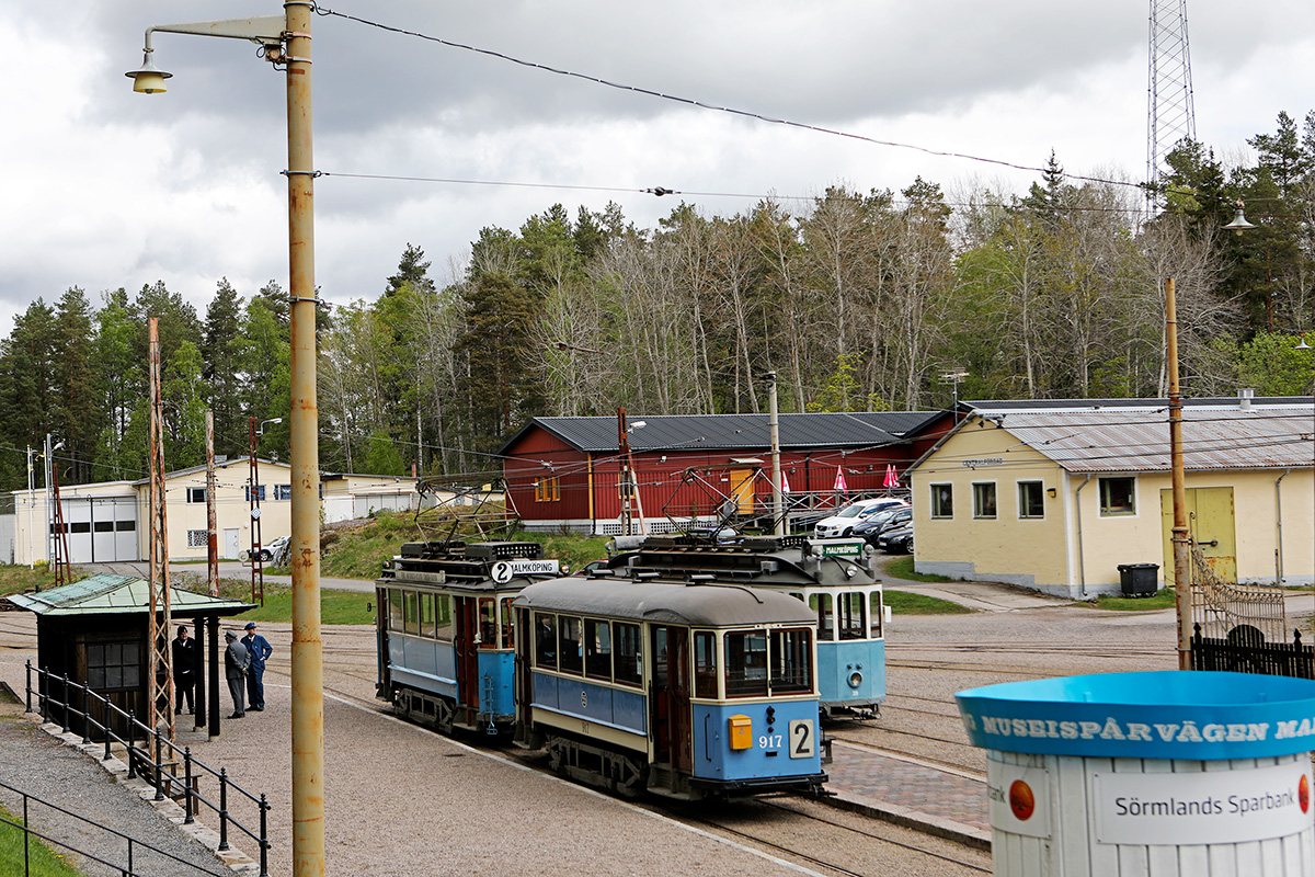 Spårvagnstorget i Malmköping Kristi himmelsfärdshelgen, mitten av maj: Trafiken har börjat rulla. Museispårvägen invigdes 1969 och har hela tiden drivits av ideella krafter. Foto: Lilly Hallberg