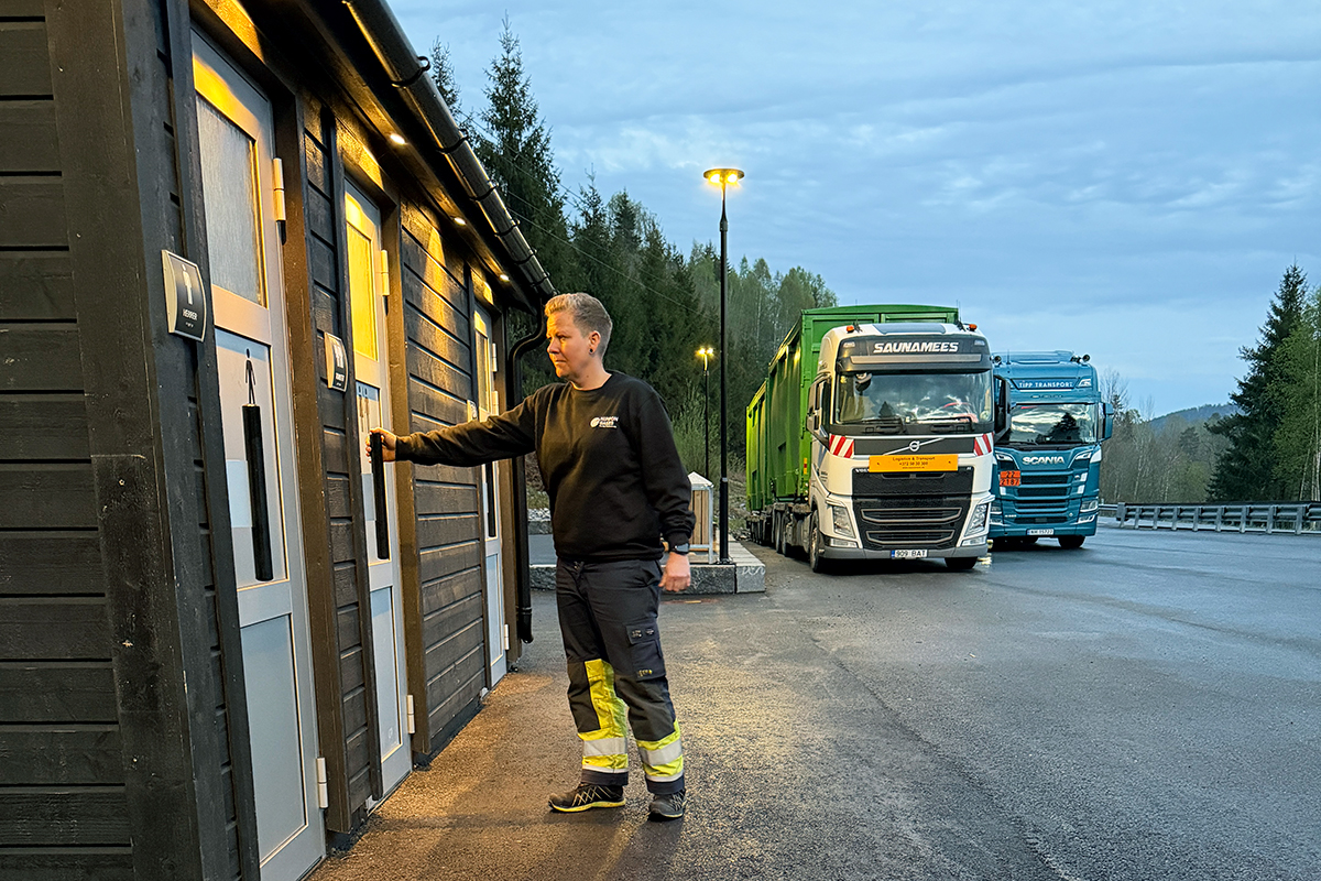 De välskyltade och välutrustade rastplatserna med gott om plats och tillräckligt med sällskap av andra chaufförer ger trygghet under nattens vila. Foto: Privat