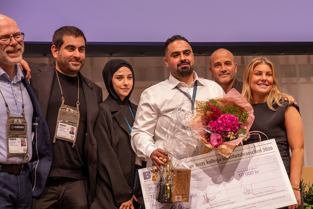 Ali Al Taha Al Zoubi tackar sina kollegor och sin fru för priset. Foto: Dexter Svärd Huss