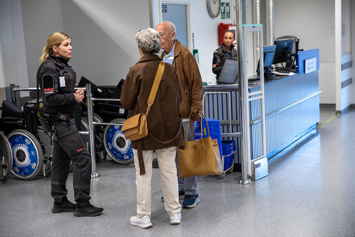 Janni möter tusentals besökare i varuhuset varje dag – med genuin nyfikenhet. Foto: Dexter Svärd Huss
